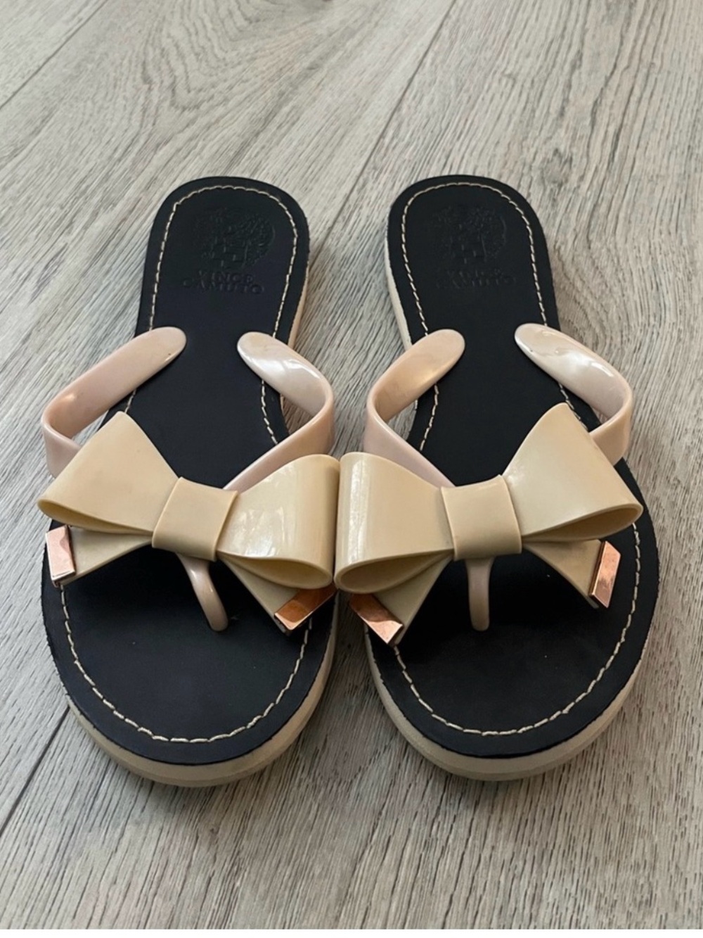 Vince Camuto jelly flip flops w/cute Bow on top
